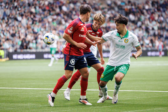 Hammarbys Sebastian Tounekti mot Östers Noah Söderberg
