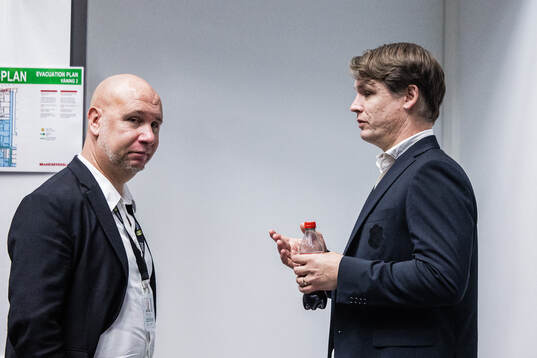 Hammarbys sportchef Mikael Hjelmberg och Östers sportchef