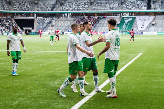 Hammarbys Sebastian Tounekti jublar med Nahir Besara och