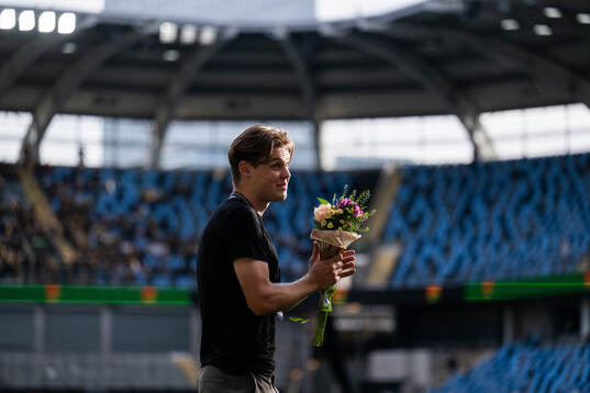 Axel Henriksson tackas av i halvtid