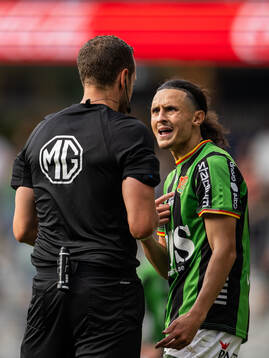 Domare Victor Wolf och GAIS Amin Boudri