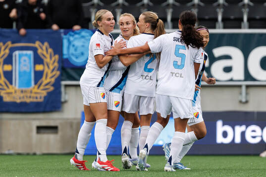 Djurgårdens Tove Almqvist jublar med lagkamrater