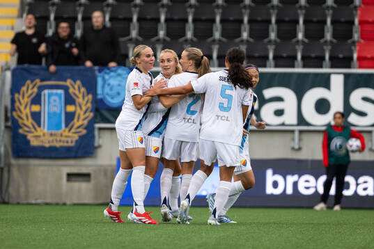 Djurgårdens Tove Almqvist jublar med lagkamrater