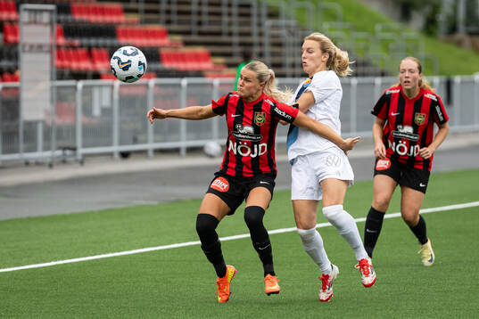 Brommapojkarnas Johanna Svedberg och Djurgårdens Mimmi