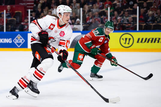 Sami Niku of Lausanne and Arttu Ruotsalainen of Frölunda