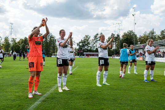 Häcken spelarna jublar