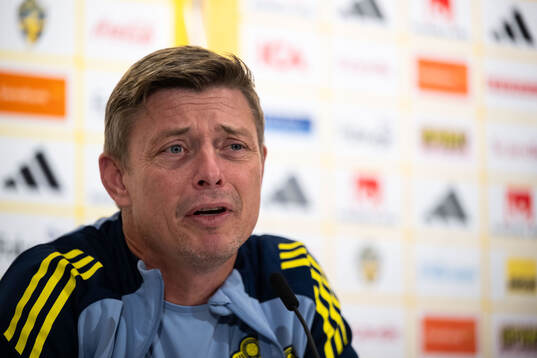 Head coach Jon Dahl Tomasson of the Swedish men's national