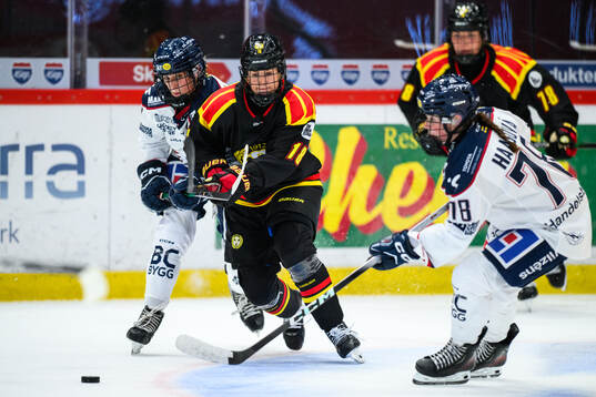 Linköpings Moa Gustafsson och Brynäs Jenniina Nylund