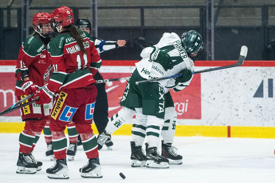 Färjestads Grace Parker jublar