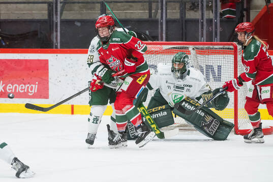 Modos Courtney Vorster och Färjestads målvakt Ida Boman