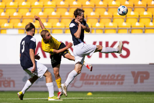 Elfsborgs Konrad Folkesson och Halmstads Olle Johansson