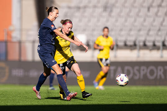 Eskilstuna Uniteds Wilma Öhman och Elfsborgs Leann Nyström
