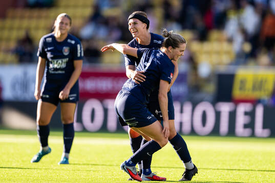 Eskilstuna Uniteds Viivi Viktoria Spets och Gabrielle Rose