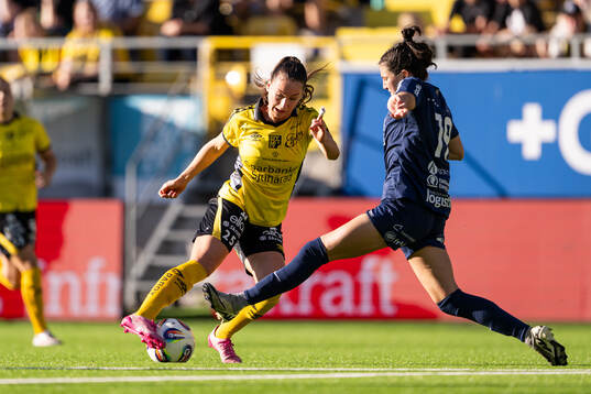 Elfsborgs Izabella Bergström och Eskilstuna Uniteds Anna