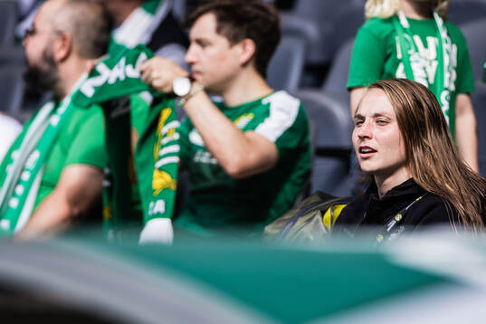 Hammarbys målvakt Anna Tamminen på läktaren