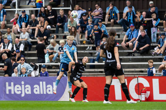 Djurgårdens Olivia Ulenius och Alingsås Saga Fredgren