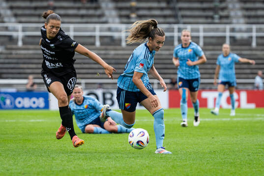 Alingsås Malva Larsson och Djurgårdens Lucia Duras