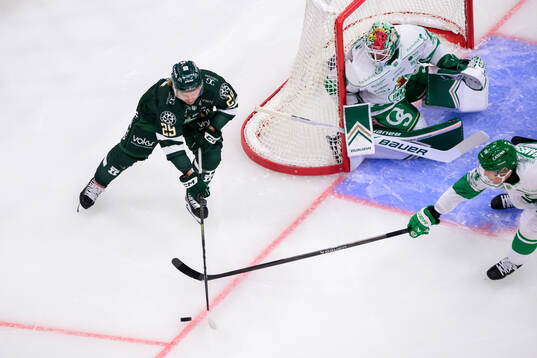 Färjestads Oskar Steen och Rögles Mattias Göransson