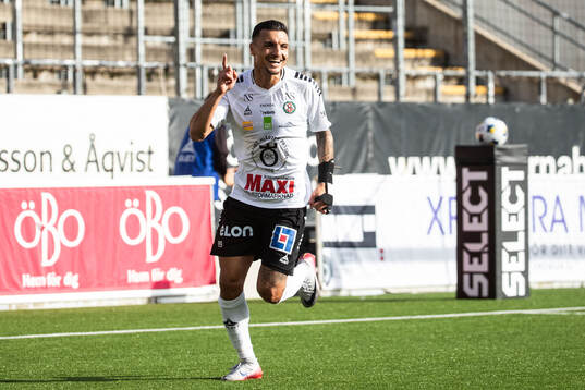 Örebros Ahmed Yasin jublar