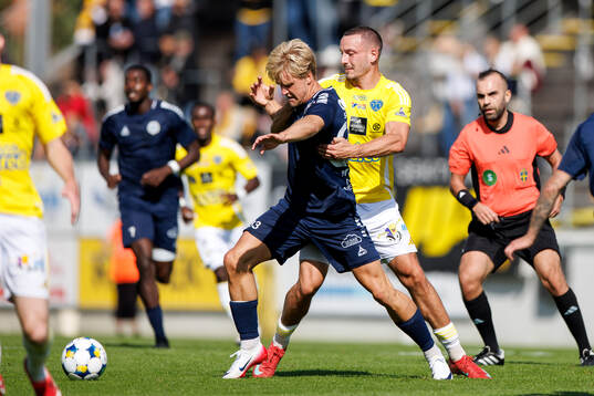 Utsiktens Sebastian Lagerlund och Falkenbergs Viktor Ekblom