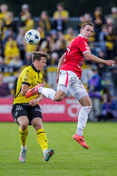 Mjällbys Elliot Stroud och Degerfors Erik Lindell