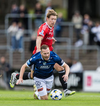 Halmstads Gisli Eyjolfsson och IFK Norrköpings Alexander