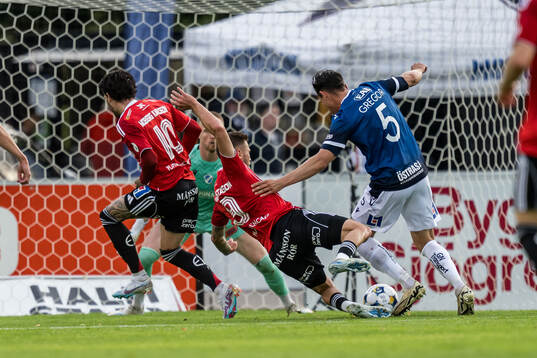 IFK Norrköpings Arnor Traustason och Halmstads Pascal