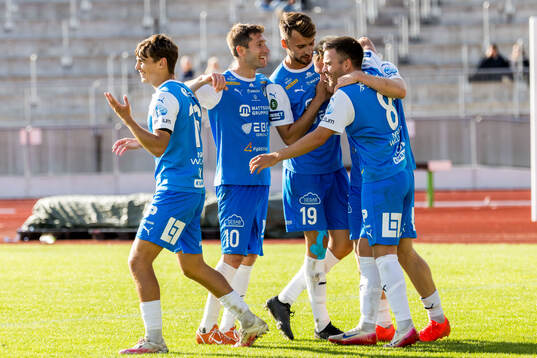 Oddevolds Linus Tornblad jublar med Emir Derviskadic,