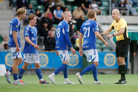 GIF Sundsvalls Pontus Engblom, Lucas Forsberg och domare