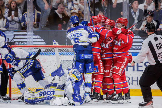 Timrås spelare jublar