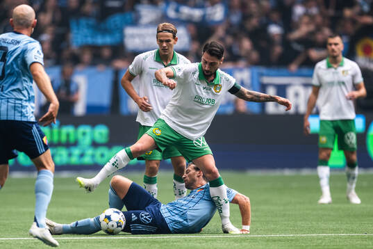 Djurgårdens Daniel Stensson och Hammarbys Nahir Besara