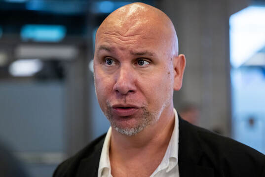 Hammarbys sportchef Mikael Hjelmberg i mixade zonen