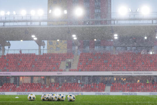 Regn och fotbollar