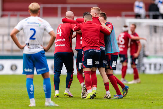 Östers spelare jublar