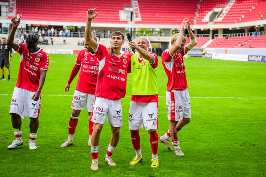 Kalmars Camil Jebara och Tomas Kalinauskas jublar