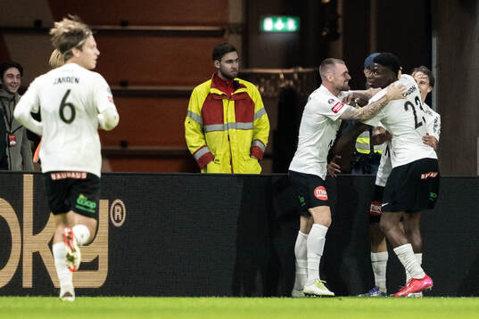 Brommapojkarnas Ezekiel Alladoh jublar