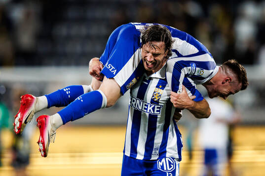 IFK Göteborgs Gustav Svensson och Tobias Heintz jublar