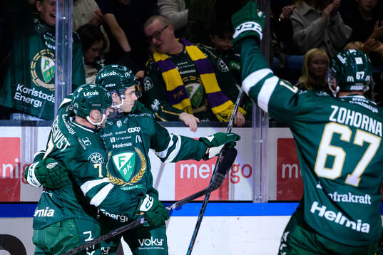 Färjestads Viktor Lodin jublar med Axel Bergkvist