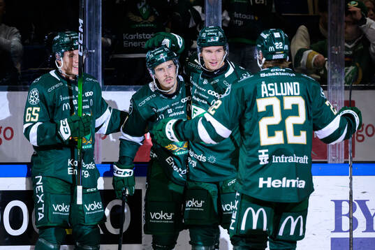 Färjestads Joakim Nygård jublar med Noel Fransén,