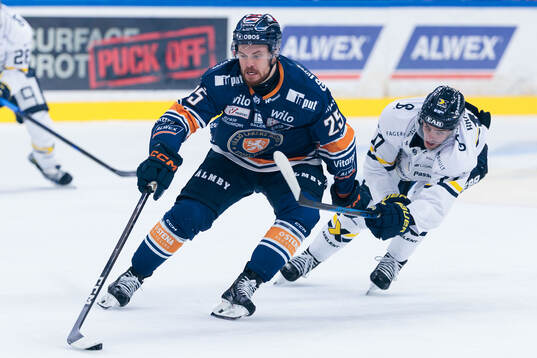 Växjös Lucas Elvenes och HV71s Isac Brännström