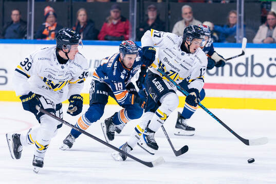 Växjös Reid Gardiner och HV71s Isac Brännström