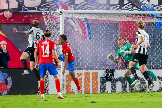 Landskronas Hampus Näsström och Helsingborgs målvakt