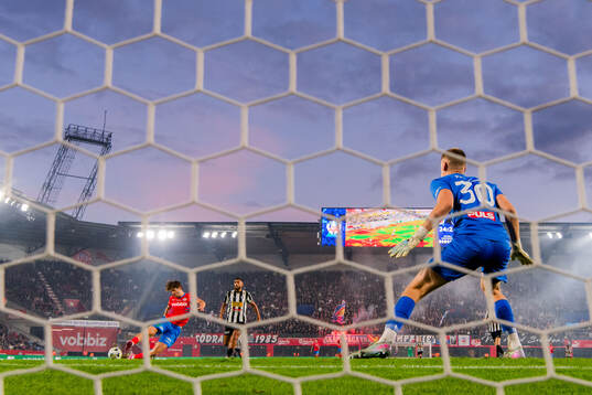 Helsingborgs Wilhelm Loeper och Landskronas målvakt Marcus