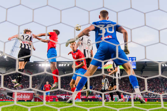 Helsingborgs Benjamin Örn och Landskronas målvakt Marcus