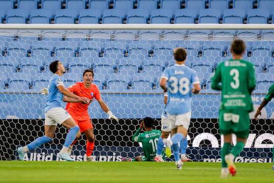 Malmö FFs målvakt Melker Ellborg och BK Olympics Amir
