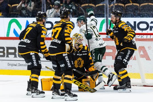 Färjestads Joel Kellman jublar