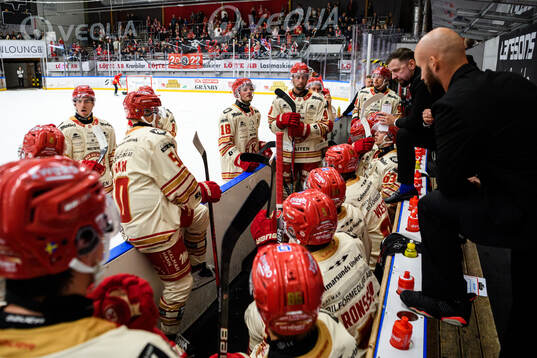 Kalmars spelare och tränare Viktor Tuurala