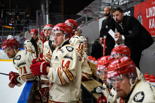 Kalmars spelare och tränare Viktor Tuurala