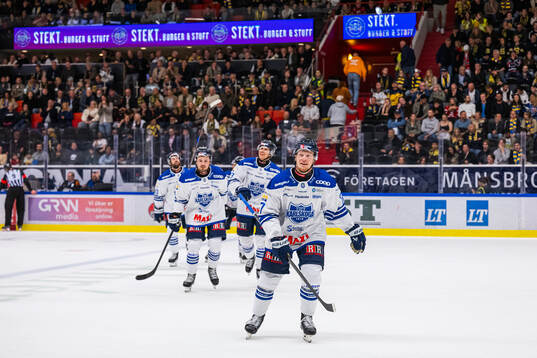 Karlskogas Åke Stakkestad jublar