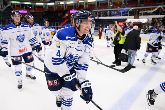 Karlskogas Alexander Leandersson jublar